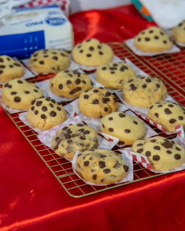 Cookies con chocolate de una experiencia de Bakers Academy; imagen ilustrativa, no de esta fórmula.